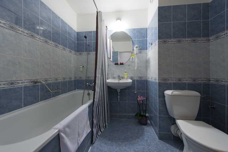 Eurowings Hotel Praag Buitenkant foto